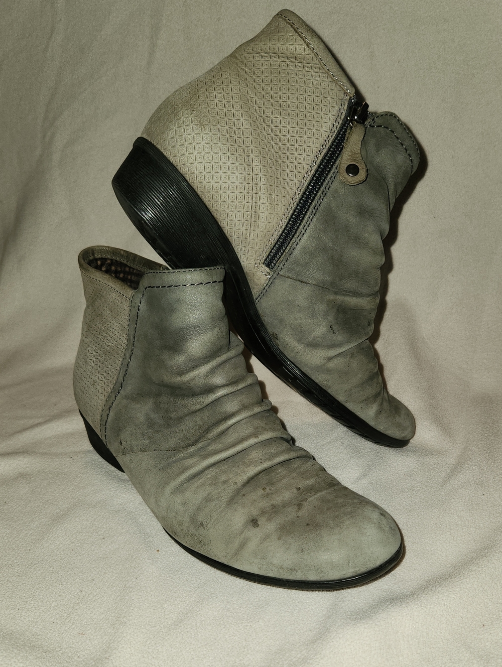 Rockport Light Gray Suede Ankle Booties with Side Zip